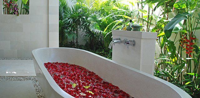 Villa Saba Sadewa - 2 Br, Outdoor Bathtub